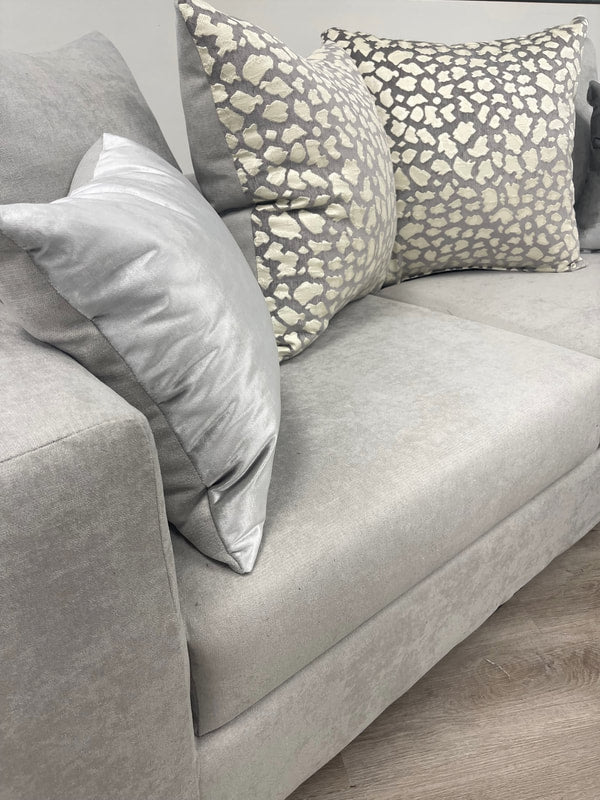 110 Hollywood Sectional - Silver